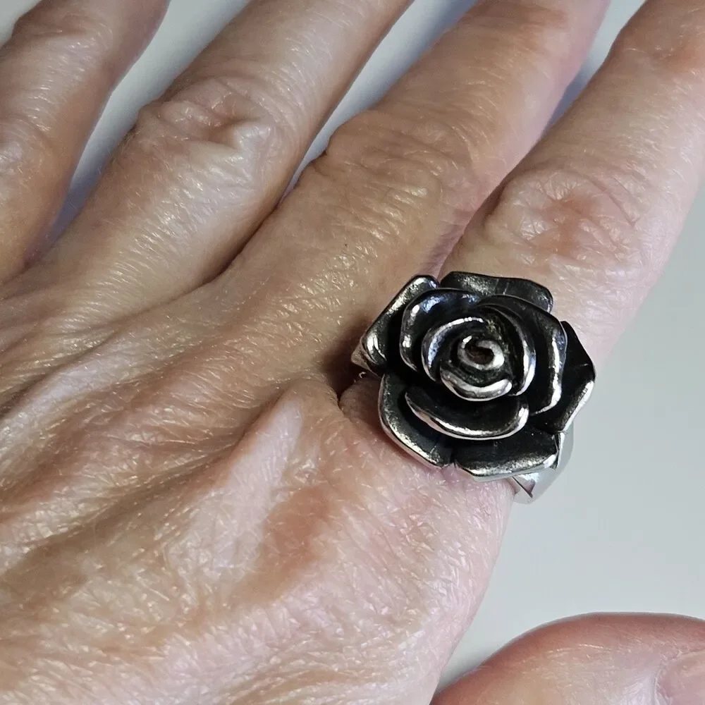 Spikes Stainless Steel Floral Rose Ring Size 8 Silver Tone Three Dimensional